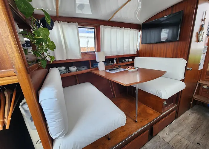 Bateau-hôtel Floating In The Sea Sant Adrià de Besòs